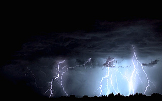 Synoptycy ostrzegają przed gwałtownymi burzami